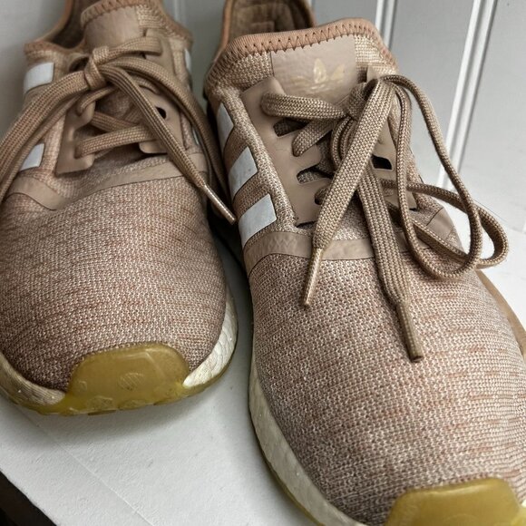 Adidas NMD R1 Chalk Pearl/ Pink Salmon Women's Size 9 CQ 2012 Running 2017 -BB3 - Picture 1 of 7
